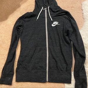 nike zip up saeatshirt